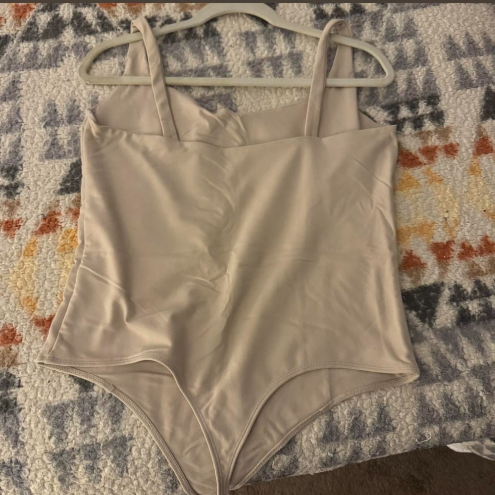 NWOT Abercrombie & Fitch Soft Tan Bodysuit - Picture 3 of 5